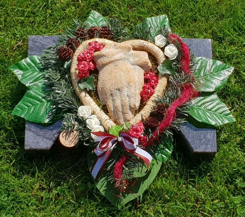 CASA - POADOR GRABSCHMUCK Gesteck betende Hände Strohherz Kunstblumen – Bild 7