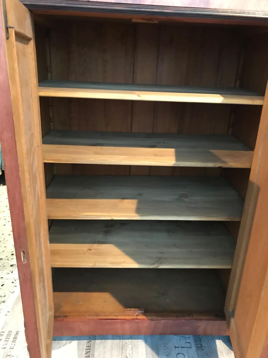 Liebevoll restaurierter Schrank in Braun – Bild 6
